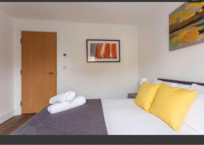 2 Bedroom Apartment Chapel Riverside at Goshen Property Serviced Accommodation Southampton, Free WiFi & Parking
